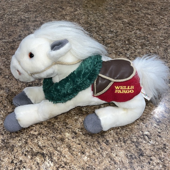 Other - Toys R Us Horse Plush Wells Fargo Legendary Christmas Wreath White 2003 16"